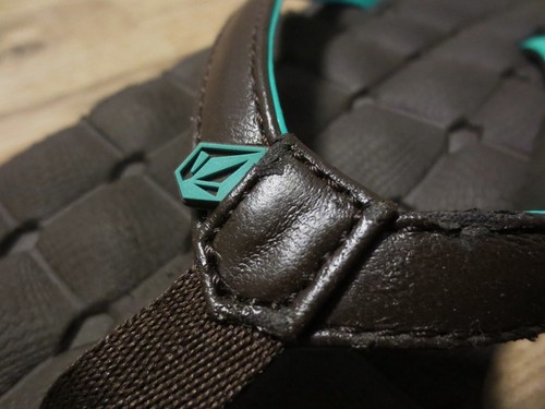 Volcom Damen Sandalen Gr. 39 schwarz/türkis Zehentrenner Zehensandalen Schuhe - Bild 2 von 3