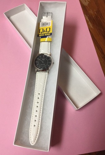 Q & Q Quartz Analog Wristwatch White Band Water Resist 3 Bar Watch SS Back - Picture 2 of 8
