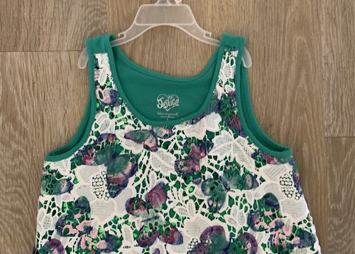 Justice Girl’s Size 8 Green Sleeveless Top With Eyelet & Sequins In The Front - Picture 2 of 7