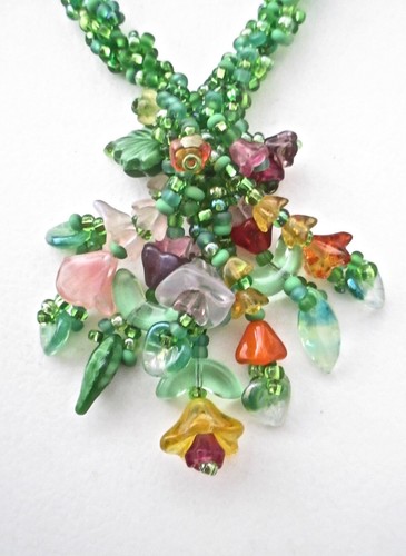 COLLAR DE CUERDA ESPIRAL FLORAL MULTICOLOR CON CUENTAS DE SEMILLAS ~ ¡UNA BELLEZA! - Imagen 4 de 7