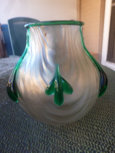 KRALIK MARTELE IRIDESCENT 6" VASE WITH EMERALD GREEN RIGAREE AND EMERALD RIM - Picture 6 of 9