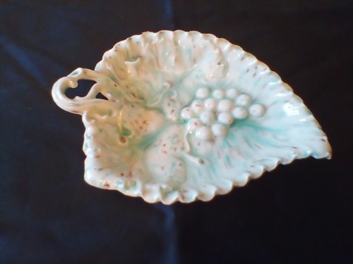 VINTAGE SOAP/TRINKET DISH LEAF DESIGN MINT GREEN CERAMIC DRIP GLAZE BATH DECOR  - Picture 4 of 11