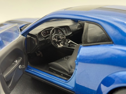 S1805710 - Dodge Challenger R/T Scat Pack Widebody 2023 - 1:18 model by Solido - Picture 9 of 17