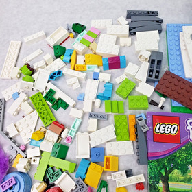 Lego Lot Friends 3061, 3063, 3065. 41013 & 3931 Loose Misc. Pieces