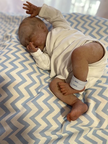 Bebé Reborn Fantasia con mancha nacimiento vernix caseosa parto - Imagen 7 de 17