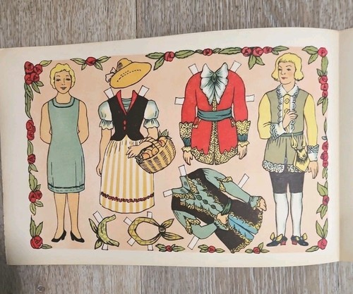 Vintage LA CENICIENTA (Cinderalla) Paper Doll from Barcelona, Spain Uncut 6"x10" - Picture 2 of 4