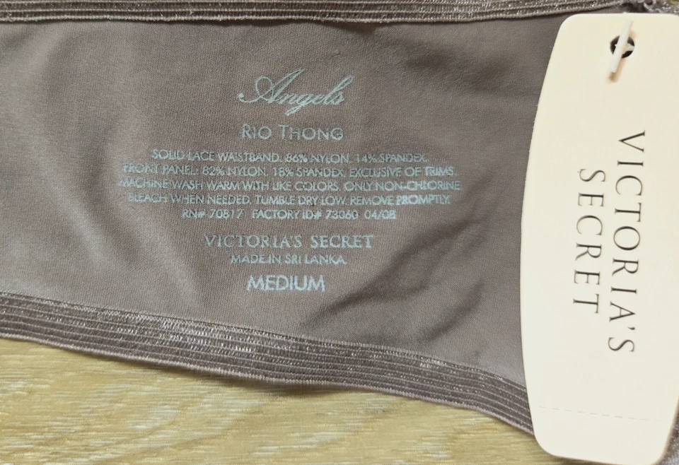 Bragas Tanga Rio de Encaje Suave Sedoso Ángeles Victoria's Secret 2008 De Colección M Nuevas con Etiquetas Foto 3 de 3
