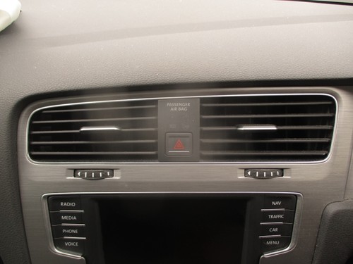 2016 VOLKSWAGEN GOLF MK7 CENTRE AIR VENTS WITH STEREO SURROUND TRIM - Picture 2 of 4