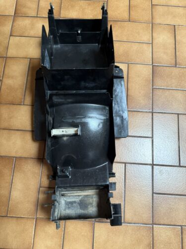 HONDA CBR900RR 1992-93 SC28 REAR UNDERTRAY UNIT - Picture 10 of 11