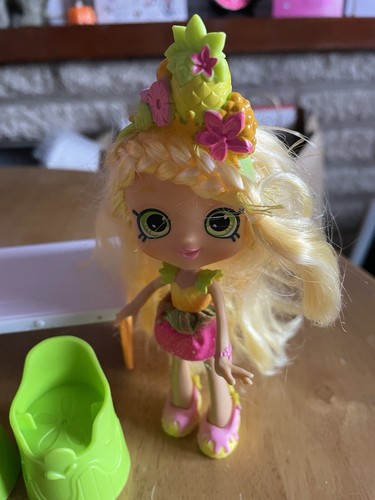 Shopkins Smoothie Truck with Pineapple Lily Doll - Picture 2 of 4