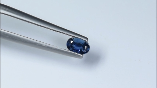 0.45 ct BEST GRADE LUSTROUS NICE BLUE / NATURAL BLUE SAPPHIRE - Oval GEMS Video - Video 1 of 1
