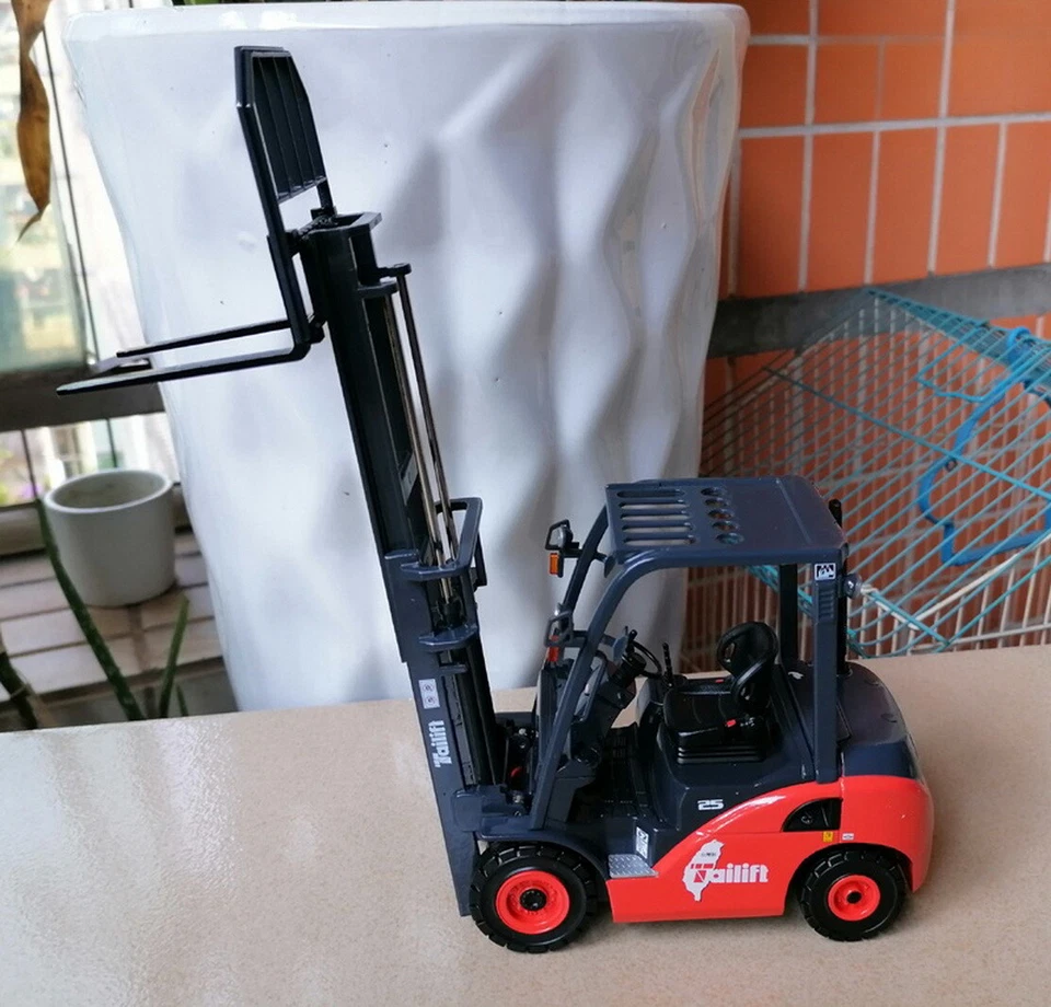 1/20 Scale Tailift 25 Forklift Fork Lift Truck Diecast Model Toy NIB - Image 3 of 4