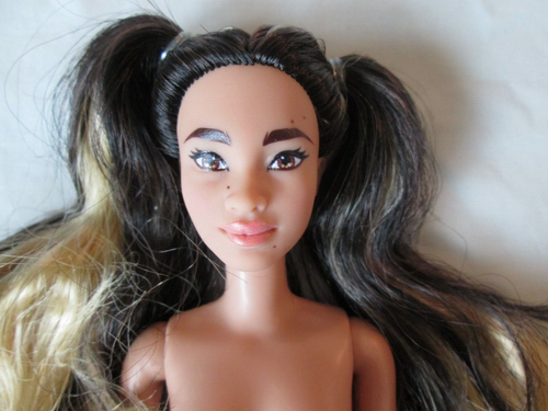 Nude Barbie Fashionistas # 145 Doll Freckles Long Ponytails Blonde Streak Petite - Picture 2 of 9