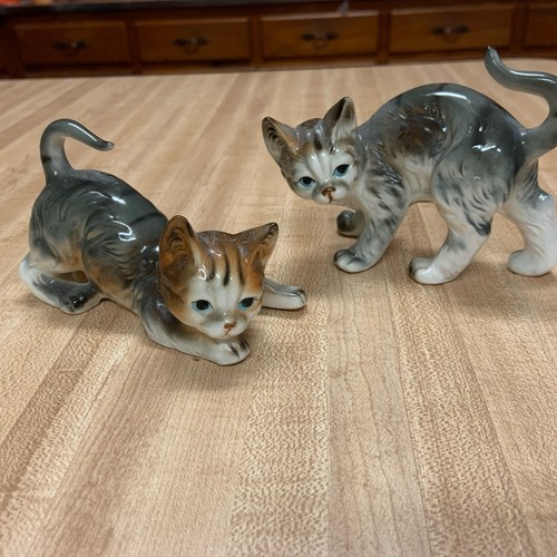 Andrea by Sadek Paar Keramik Katzenfiguren grau 3,5"" H x 4,5"" L