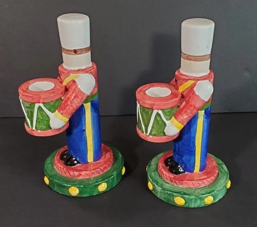 Par de portavelas de juguete de Navidad Macy's 1993 soldado baterista cerámica marcada - Imagen 2 de 12