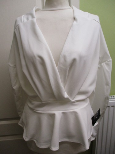 SIZE M 8-10 BNWT NLY NELLY WOMENS WHITE PLUNGE STRETCH TOP SLEEVES OVERSIZED - Picture 1 of 4