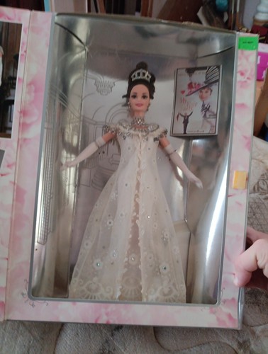 Barbie as Eliza Doolittle in My Fair Lady Ascot Mattel 1995 NRFB - Picture 2 of 5