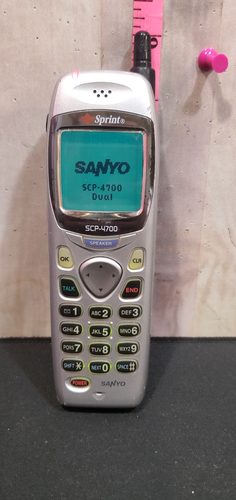 Vintage Old Sanyo SCP-4700 Cellphone cellular phone sold as novelty parts repair - Video 1 van 1