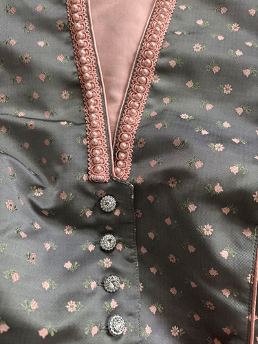 Dirndl mit Schürze aus Spitze Gr.44 Ungetragen - Bild 3 von 3