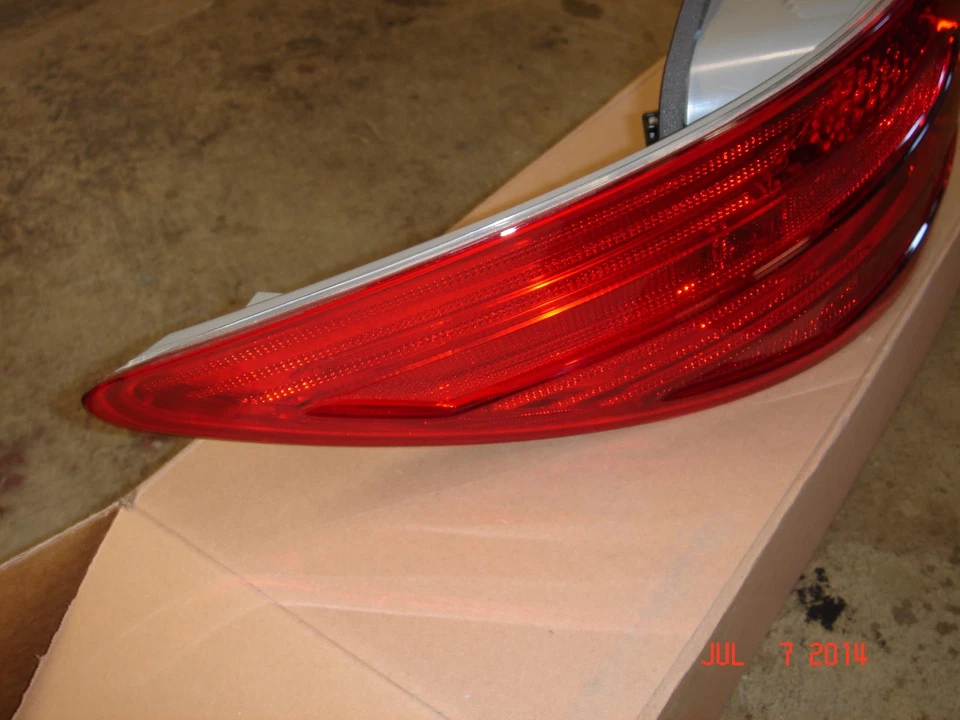 Mercedes-Benz R-Class Genuine Left Tail Light,Rear Lamp R320 R350 R500 NEW - Image 4 of 4