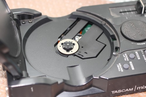 TASCAM CD-DJ1 01 DJ CD/MP3 PLAYER professionale da testare / non funzionante - Imagen 6 de 13