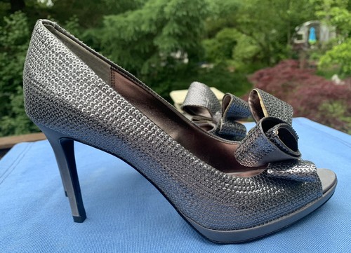Moda Spana Gun Metal 4” Heels with Bow SZ 8M - Picture 5 of 10