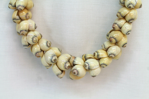 Guirnalda collar de concha marina gruesa hawaiana vintage Lei 31 pulgadas de largo - Imagen 5 de 6