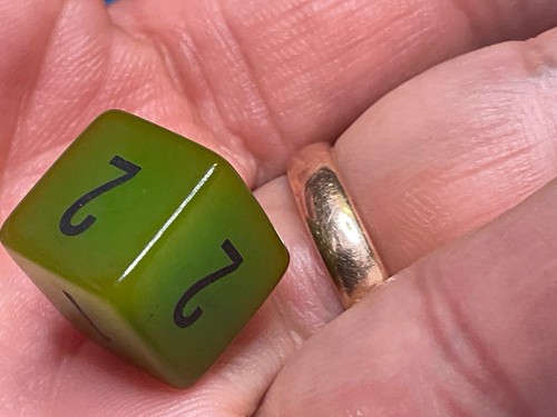 BEAUTIFUL ——-GREEN BAKELITE DICE ————B-1 - Picture 8 of 10