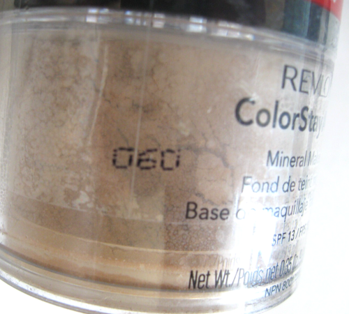 Maquillaje mineral acuático Revlon Colorstay - 0,35 OZ / 9,9 g - 060 medio FPS 13 SELLADO - Imagen 5 de 5