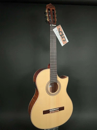 LA MANCHA 4/4 Cutaway Konzertgitarre (klassische Gitarre) Opalo SX-FEN
