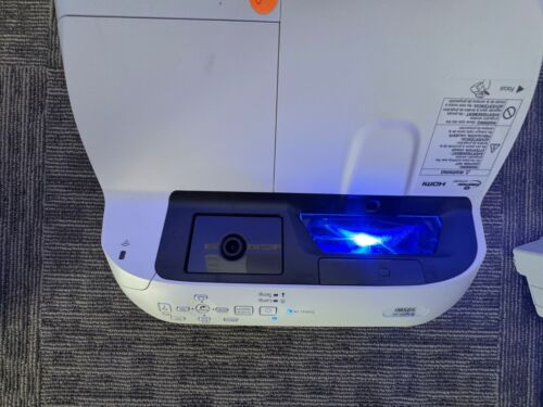 Epson Brightlink 595Wi Projector (Between 3000-4000 Hrs) NO Remote - Picture 4 of 7