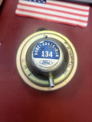 New OEM Ford D8BE-9D475-B1A EGR Valve & Plate Assembly NOS ( C1-4E)