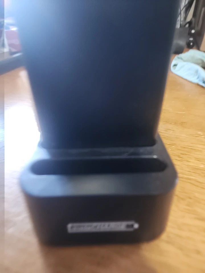 Paquete de 3 bancos de energía y estación de carga instaCHARGE Grab & Go Foto 4 de 4