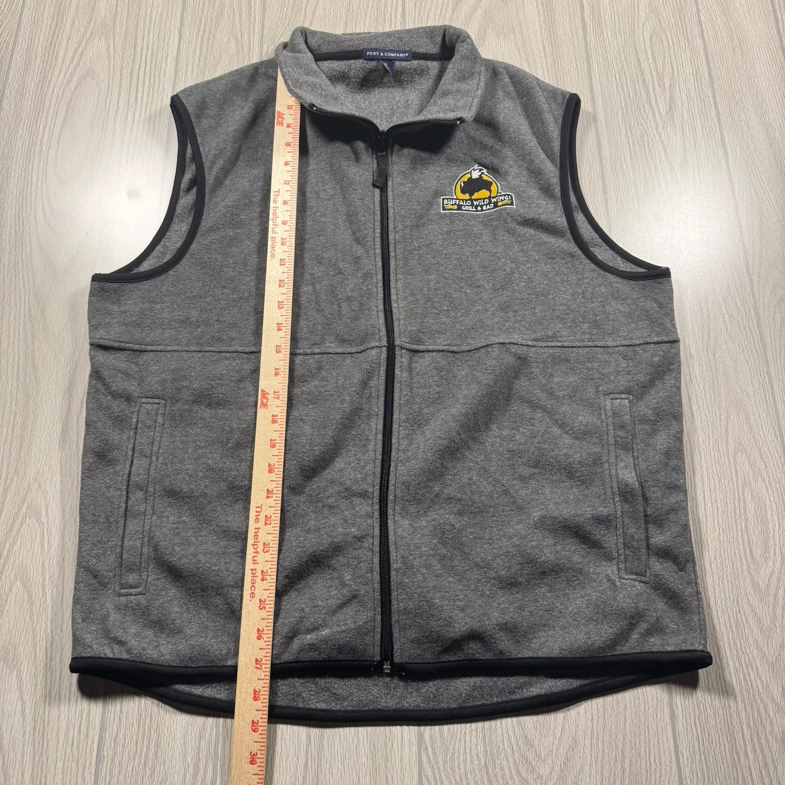 Buffalo Wild Wings Full Zip Fleece Vest Mens XL Gray Logo Port & Co Workwear EUC image 11