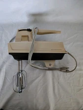 Vintage Sunbeam HMD Mixmaster Deluxe Handheld Mixer - Beige