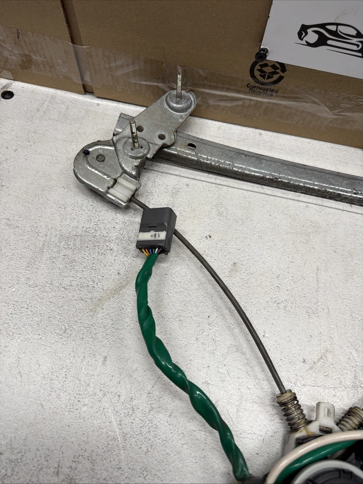 1999-2001 LEXUS ES300 GENUINE FRONT LEFT DRIVER DOOR WINDOW REGULATOR MOTOR OEM - Image 3 of 4