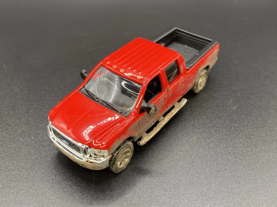 Camión de barro fundido a presión Ford F-250 Super Duty 2004 diésel 4x4 personalizado 1/64 Foto 3 de 4