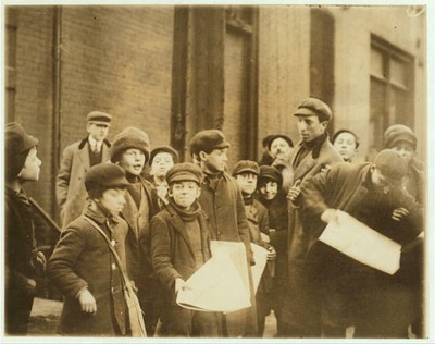 Newspaper Office,John's Alley,Buffalo,New York,NY,Lewis Wickes Hine,1910