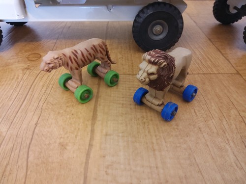 RARE TRIANG JUNIOR CIRCUS TRUCK WITH TRAILER AND 4 ANIMALS. - Picture 2 of 11
