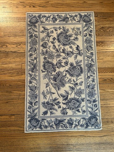 100% Wool Hand Hooked Tufted Rug Blue, Cream, 29.5" X 49" - Picture 2 of 2