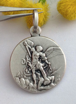 925 STERLING SILVER '' SAINT MICHAEL THE ARCHANGEL '' MEDAL 