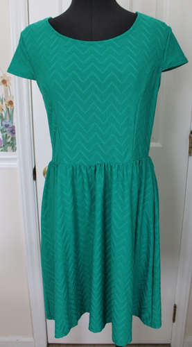 Womens Juniors Dress GREEN Zig Zag Pattern Cap SS Knee Length Size M Xhilaration
