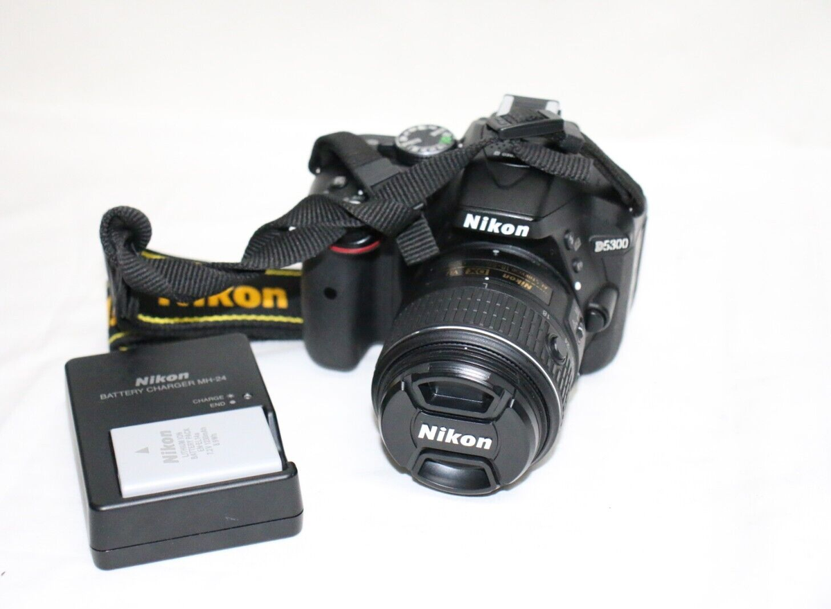 【sakuraNoodle 】Nikon D5300 + 18-55mm Nikon D5300 DSLR Camera with 18-55mm and 55-200mm Lenses Kit