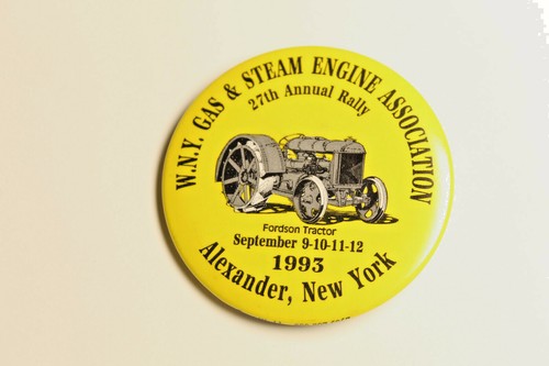 W.N.Y. Gas & Steam Engine Association 1993 Pinback Pin Button Fordson Tractor - Bild 1 von 2