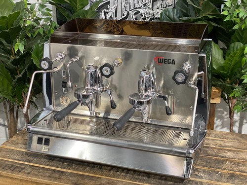 WEGA VELA VINTAGE 2 GROUP ESPRESSO COFFEE MACHINE CHROME COMMERCIAL CAFE LATTE - Picture 3 of 12