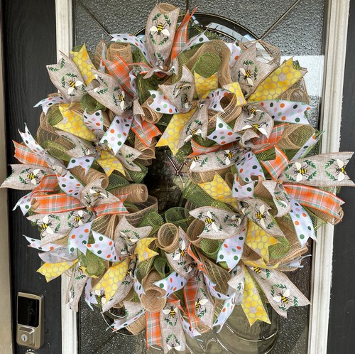 Pretty Vintage Style Spring Summer Bee Deco Mesh Wreath, Farmhouse Cottage Decor - Picture 1 of 6