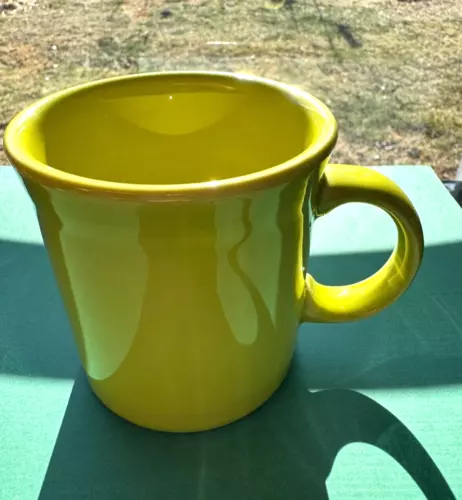 Fiesta-ware:Classic Fiesta Coffee Mug Homer Laughlin HLC " C " Handle Lime Color