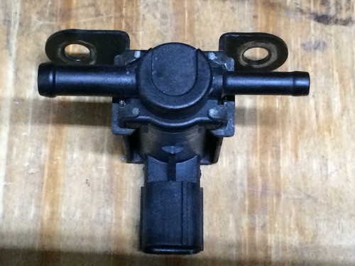JDM Honda Accord F20B-f23A Vacuum Solenoid Control Valve 136200-1990 - Picture 11 of 12