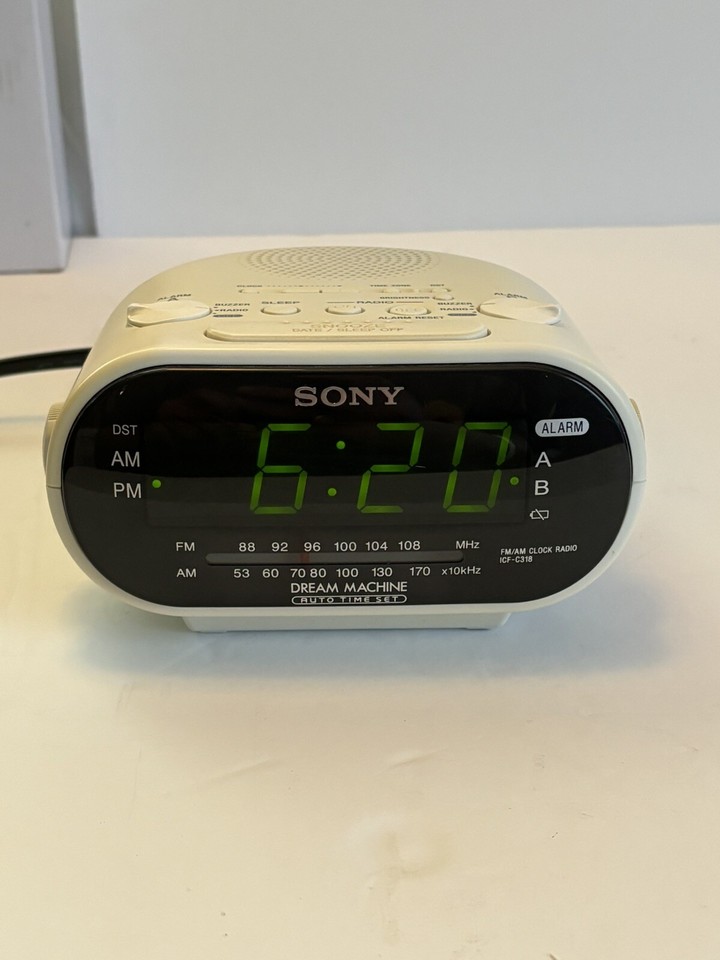 White Sony Dream Machine Duel Alarm Clock Radio ICFC318 Auto Time Set