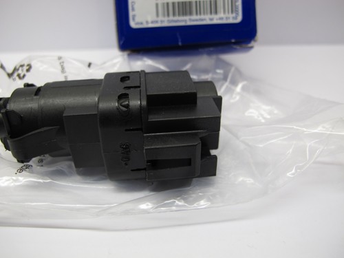 Ford 3M5T13480AB , Volvo V70 S60 S80 Brake Light Switch 30773935 Genuine Part - Picture 5 of 10